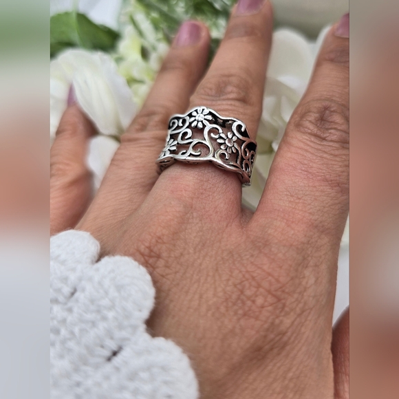 ♥️ CAMELIA STERLING SILVER RING - Picture 4 of 8